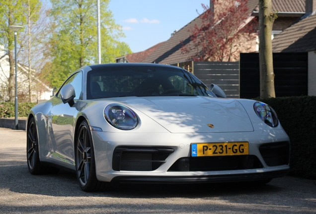 Porsche 992 Carrera 4 GTS