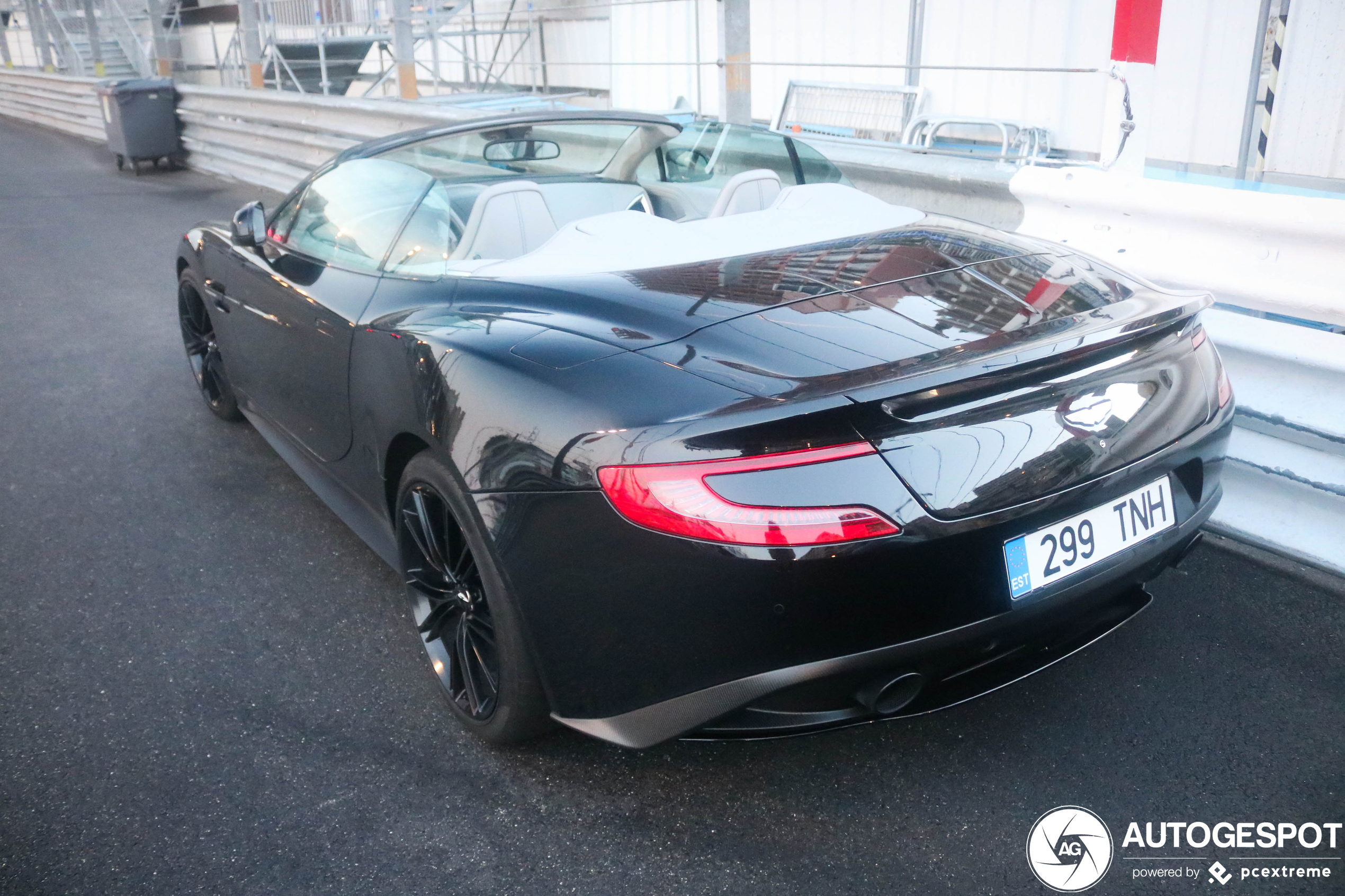 Aston Martin Vanquish Volante