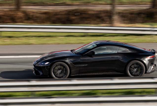 Aston Martin V8 Vantage 2018