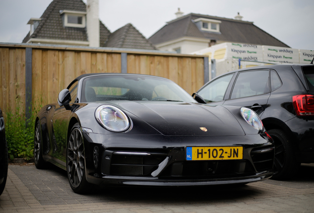 Porsche 992 Carrera 4S Cabriolet