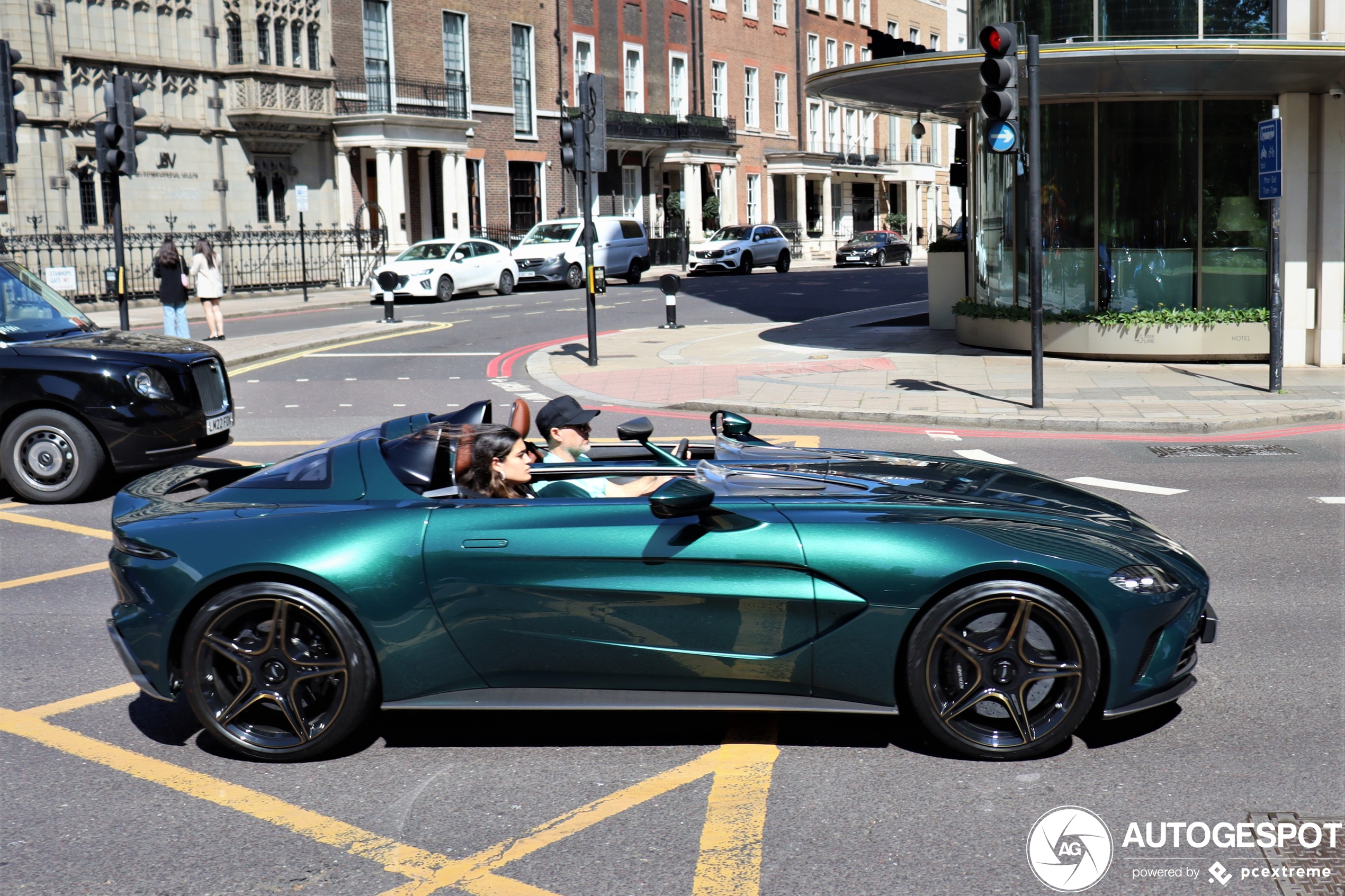 Aston Martin V12 Speedster