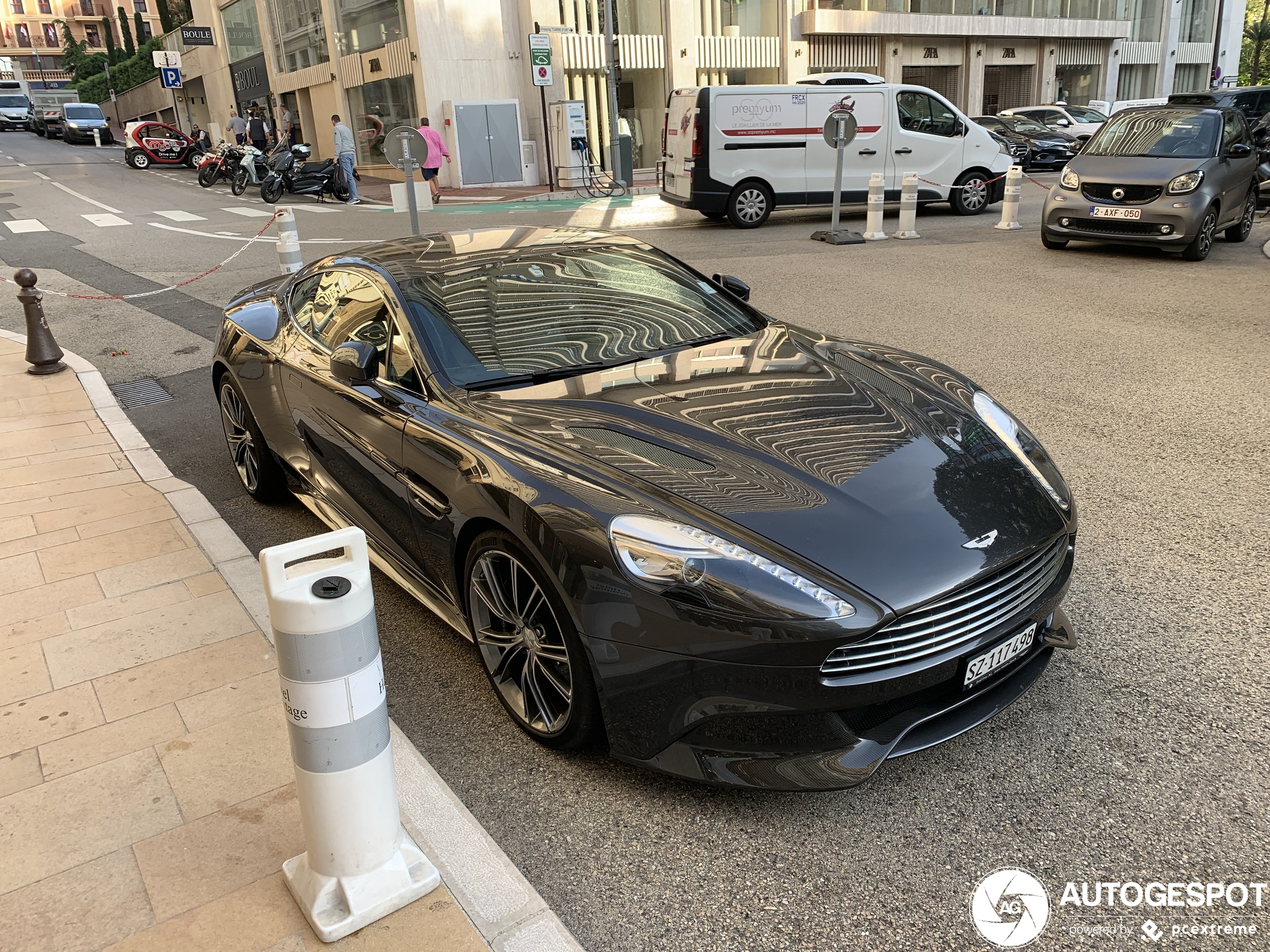 Aston Martin Vanquish 2013