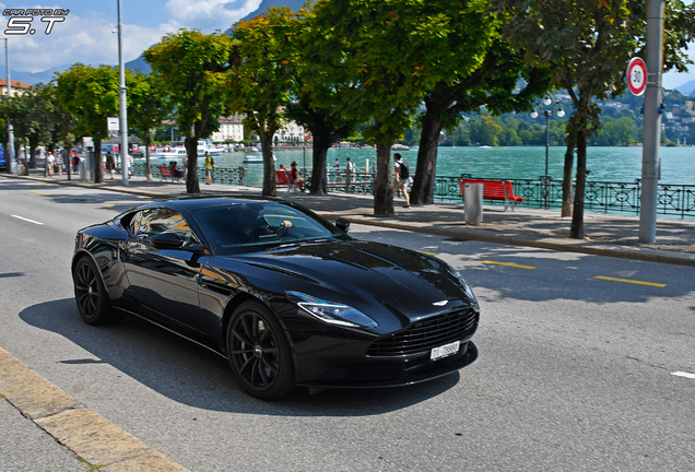 Aston Martin DB11 AMR