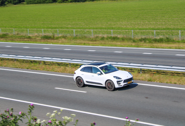 Porsche 95B Macan GTS