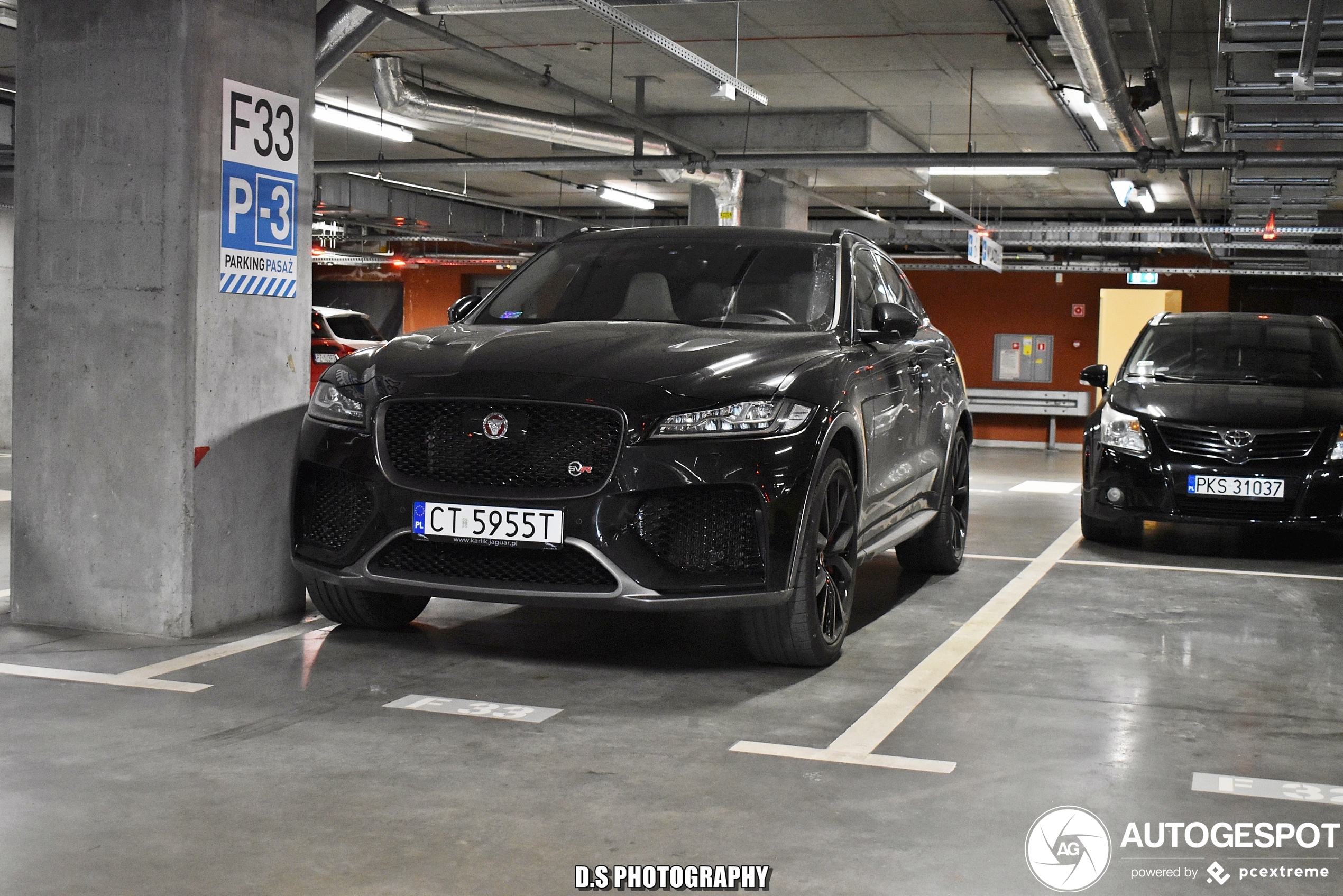 Jaguar F-PACE SVR