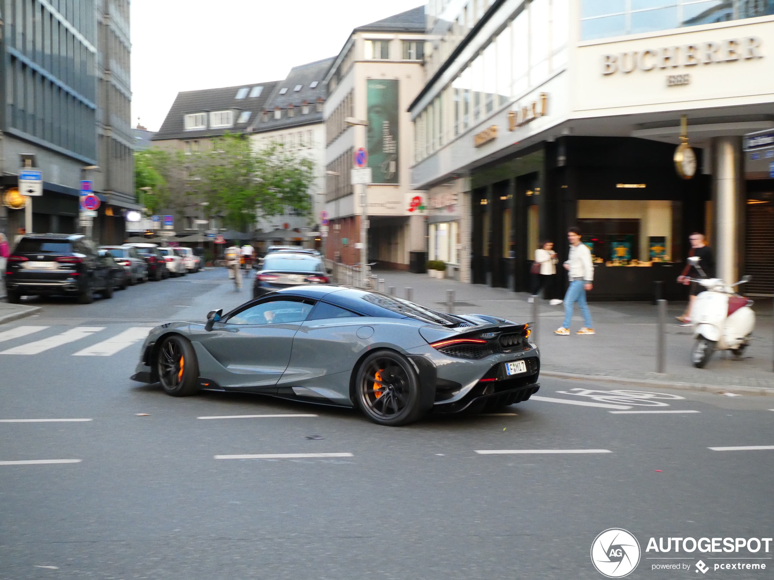 McLaren 765LT