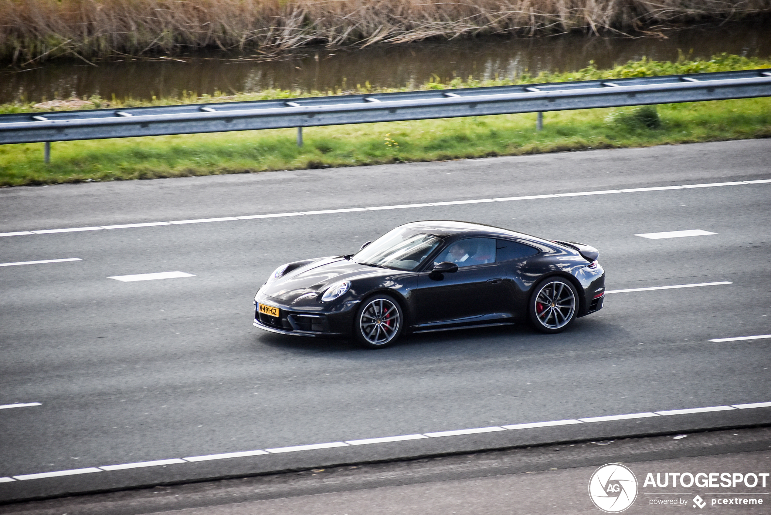 Porsche 992 Carrera 4S