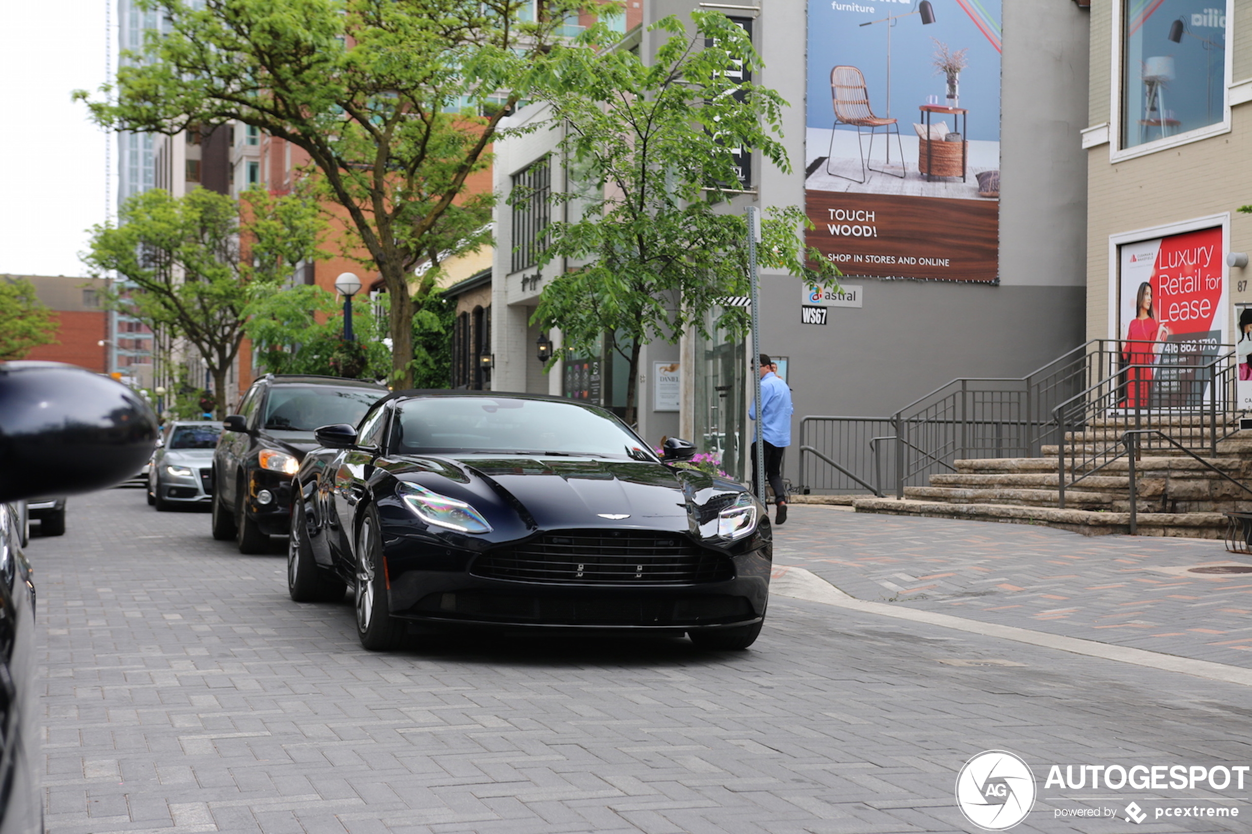 Aston Martin DB11 V8 Volante