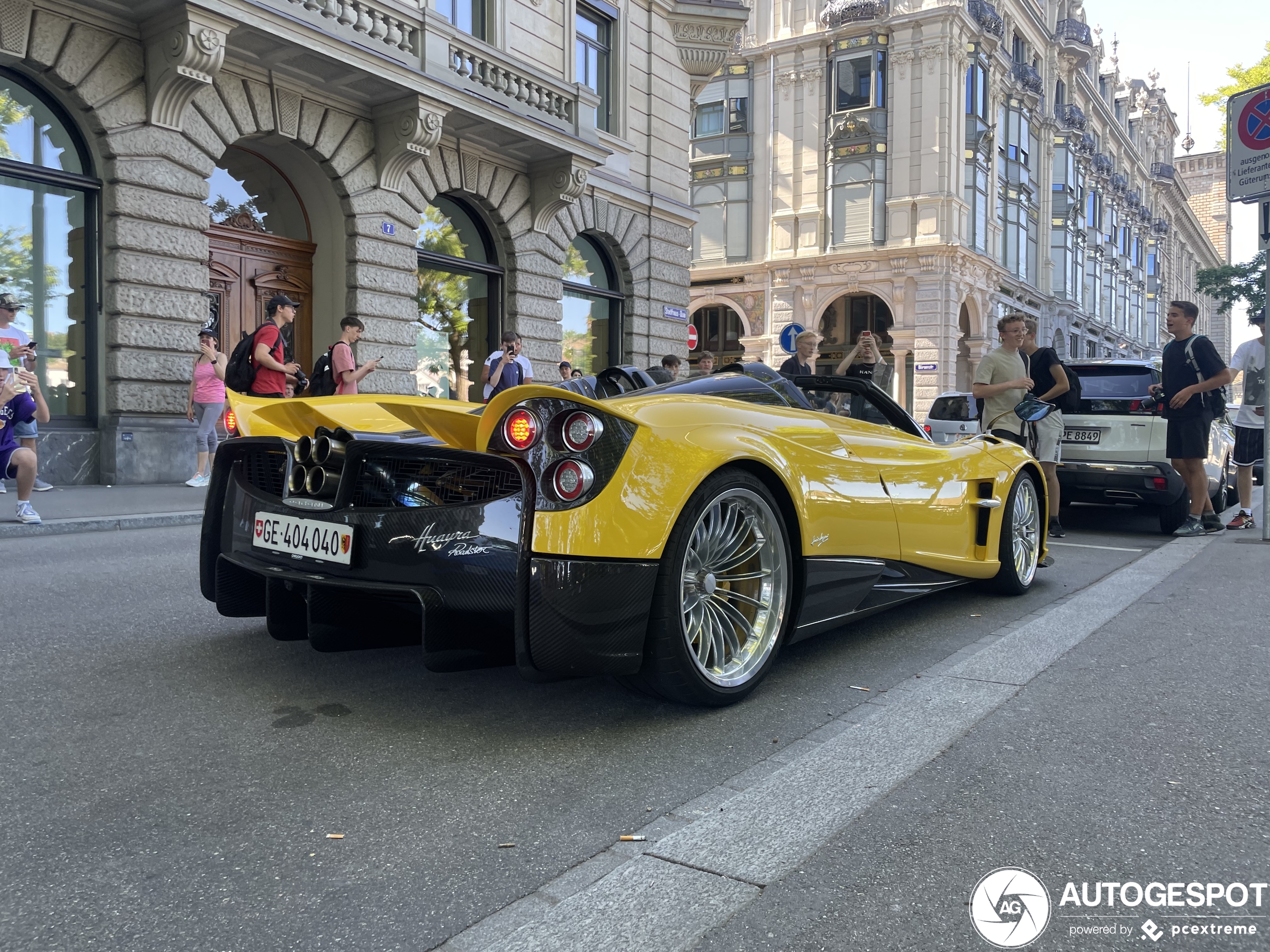 Alweer zo'n gele knaller: Pagani Huayra Roadster