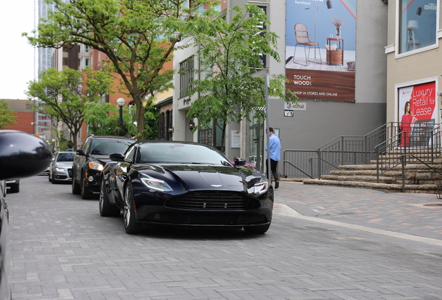 Aston Martin DB11 V8 Volante