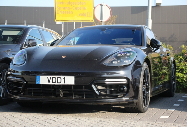 Porsche 971 Panamera Turbo