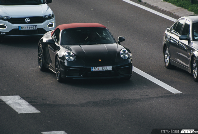 Porsche 992 Carrera 4S Cabriolet