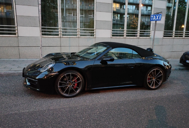 Porsche 992 Carrera 4S Cabriolet