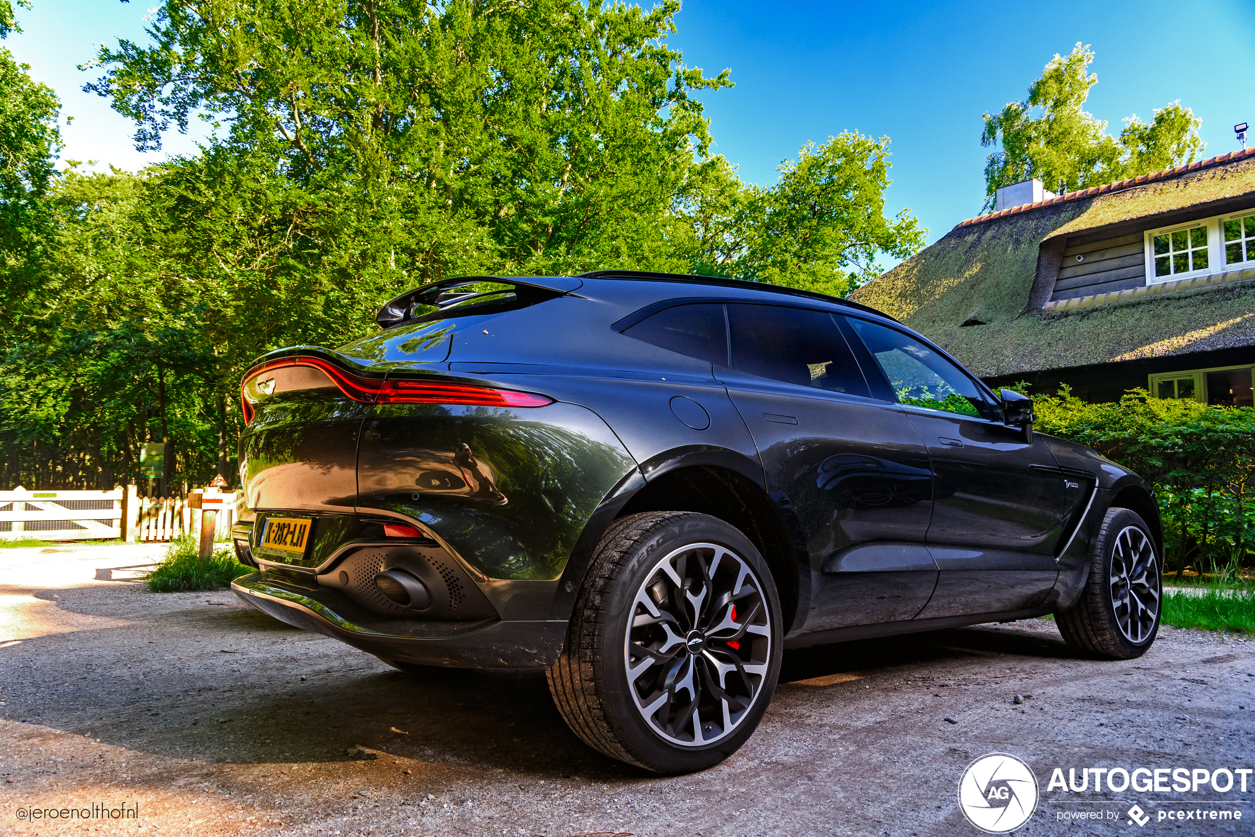 Aston Martin DBX