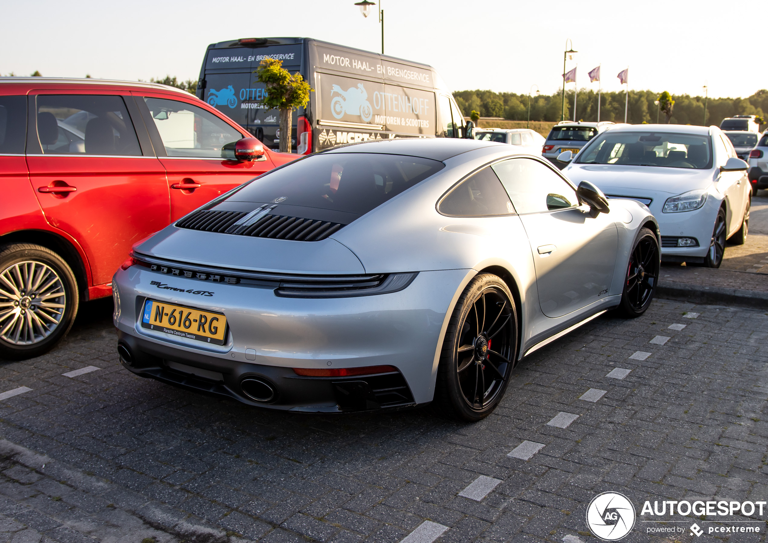 Porsche 992 Carrera 4 GTS