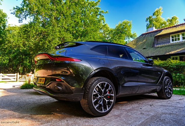 Aston Martin DBX