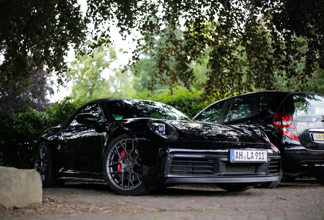 Porsche 992 Carrera 4S Cabriolet