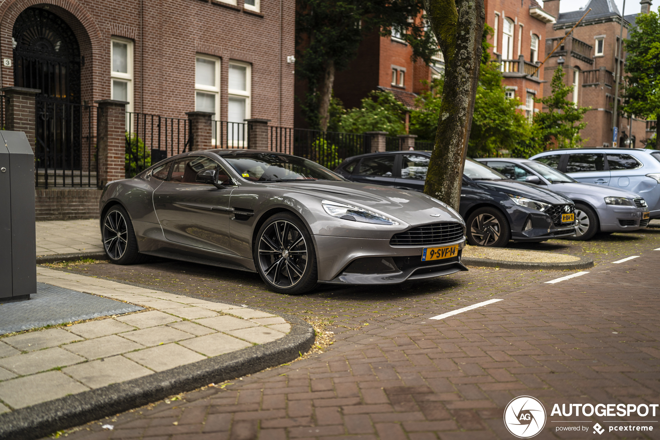 Aston Martin Vanquish 2013