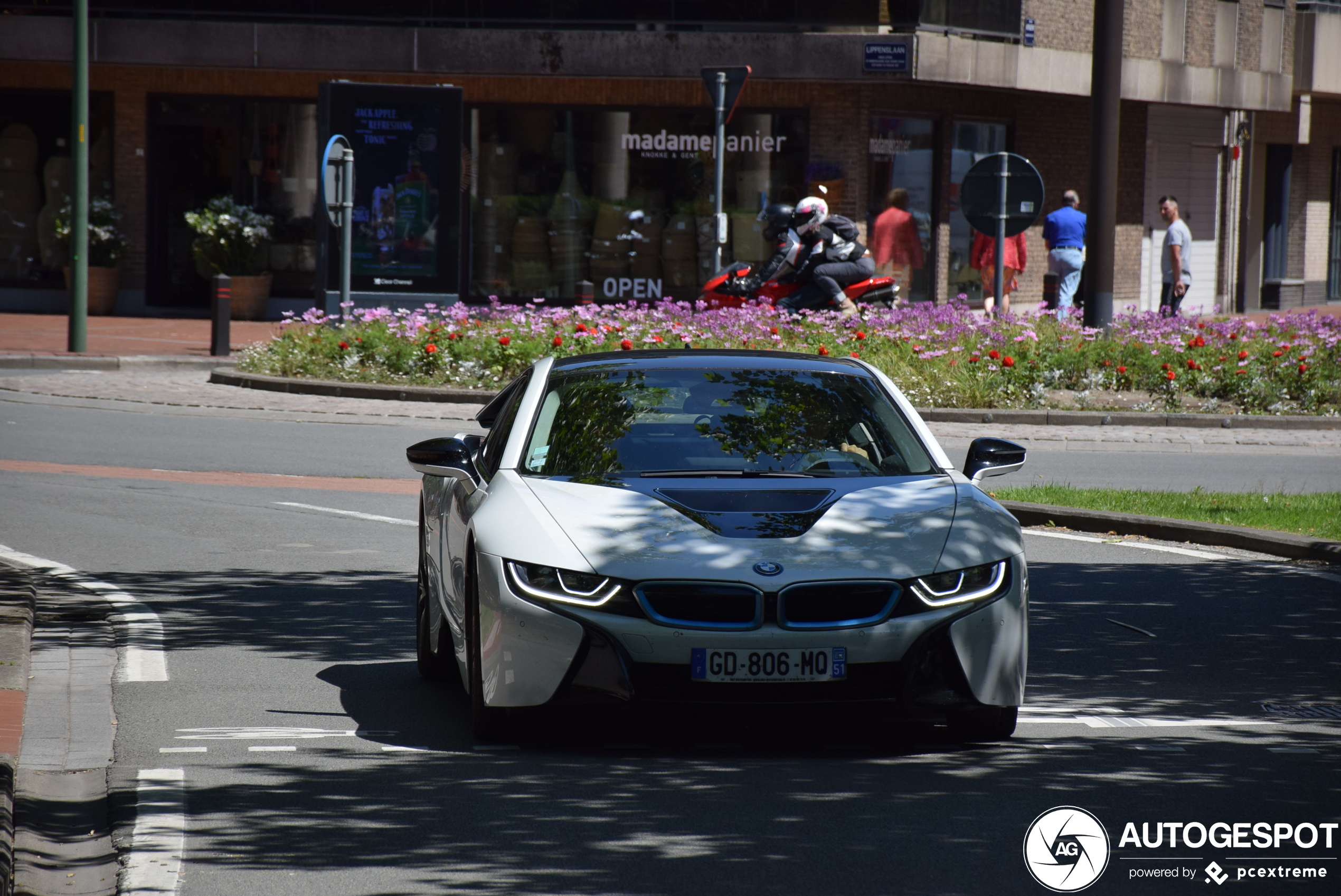 BMW i8