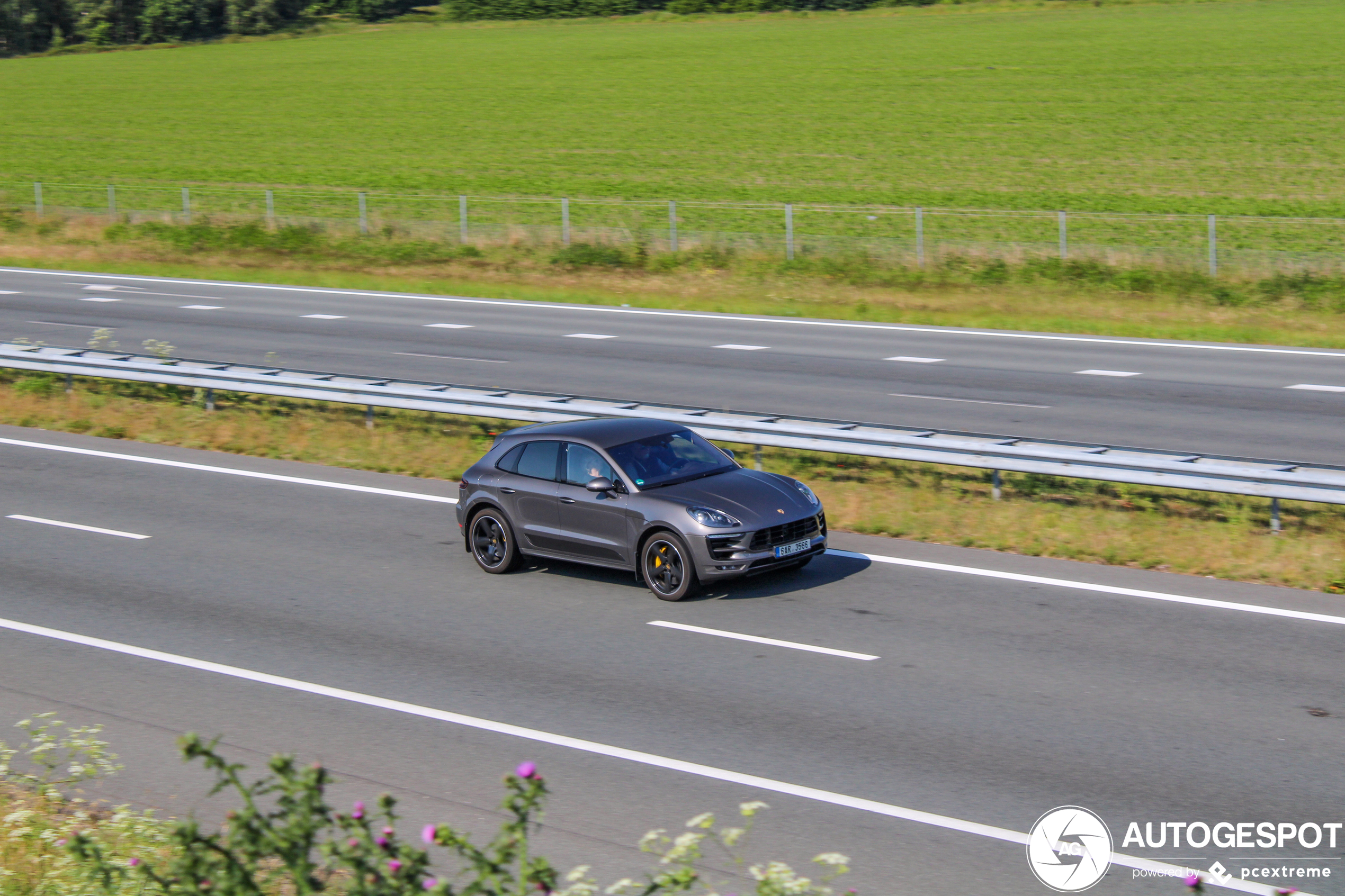 Porsche 95B Macan Turbo