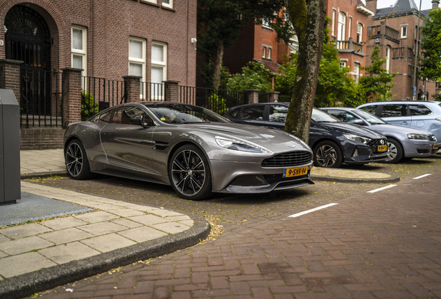 Aston Martin Vanquish 2013