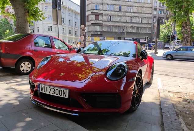 Porsche 992 Carrera 4 GTS