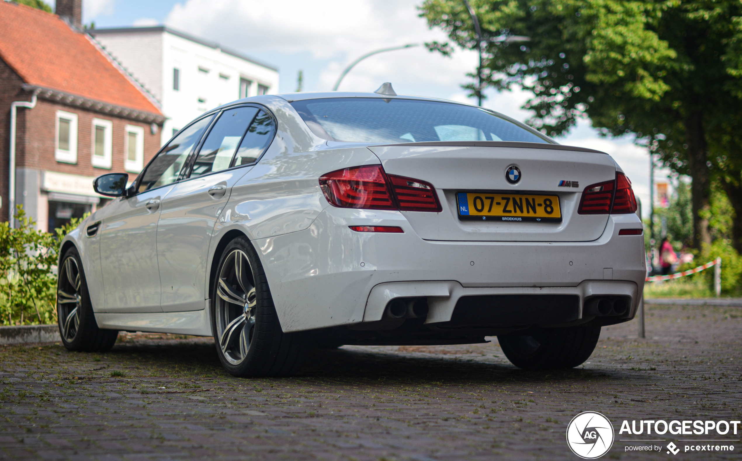 BMW M5 F10 2011