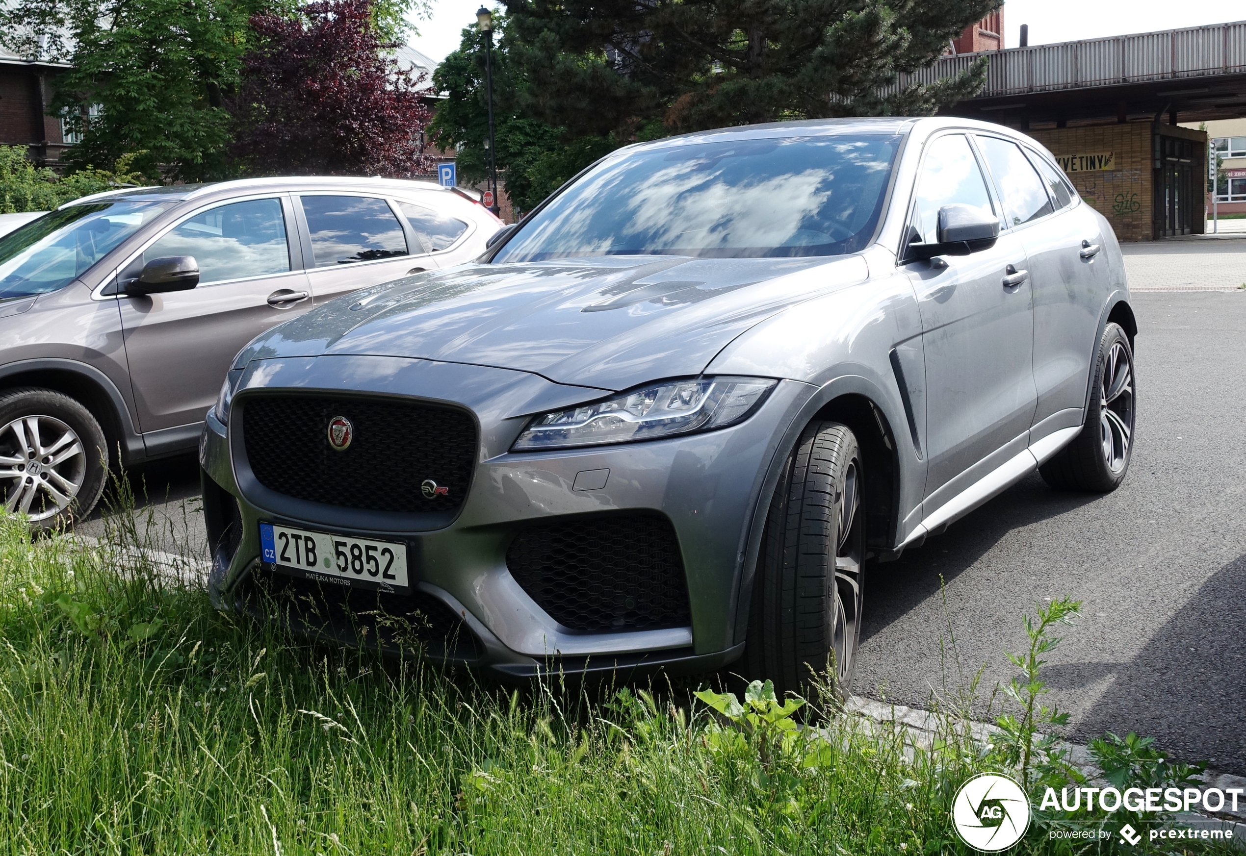 Jaguar F-PACE SVR