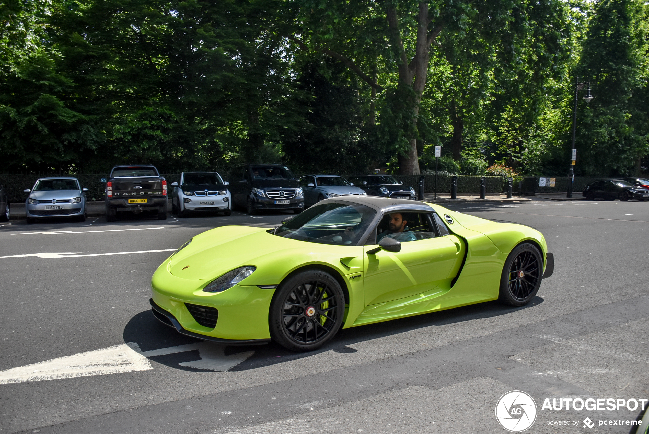 Porsche 918 Spyder Weissach Package