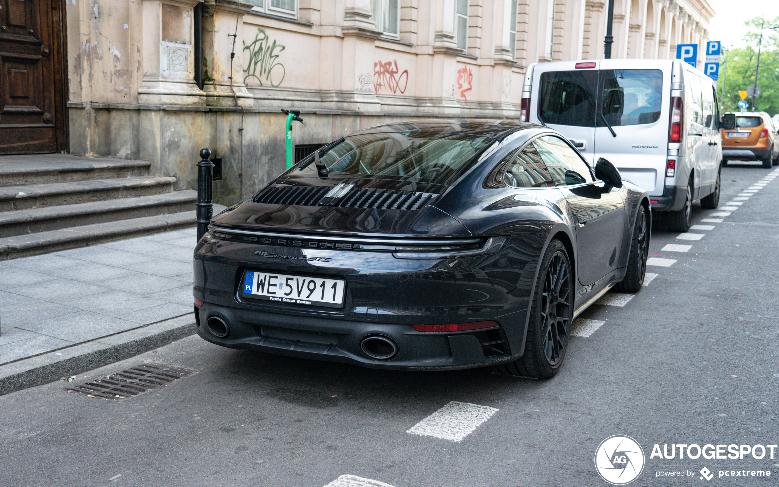 Porsche 992 Carrera 4 GTS