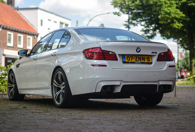 BMW M5 F10 2011