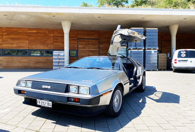 DeLorean DMC-12