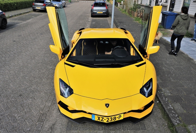 Lamborghini Aventador S LP740-4