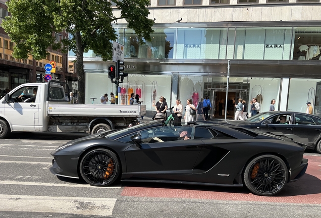 Lamborghini Aventador S LP740-4 Roadster