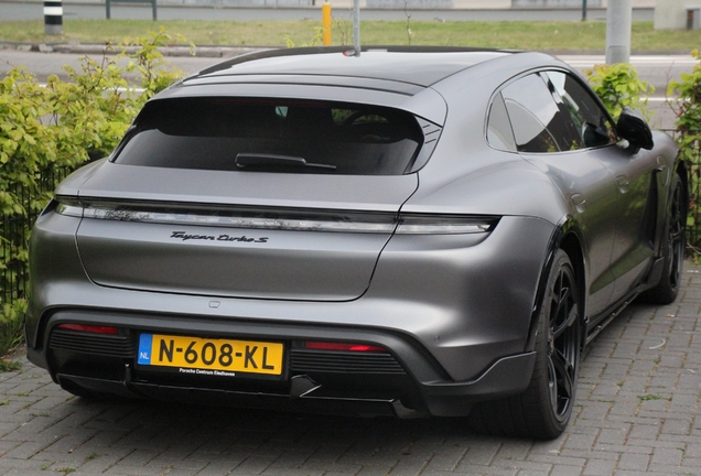 Porsche Taycan Turbo S Cross Turismo