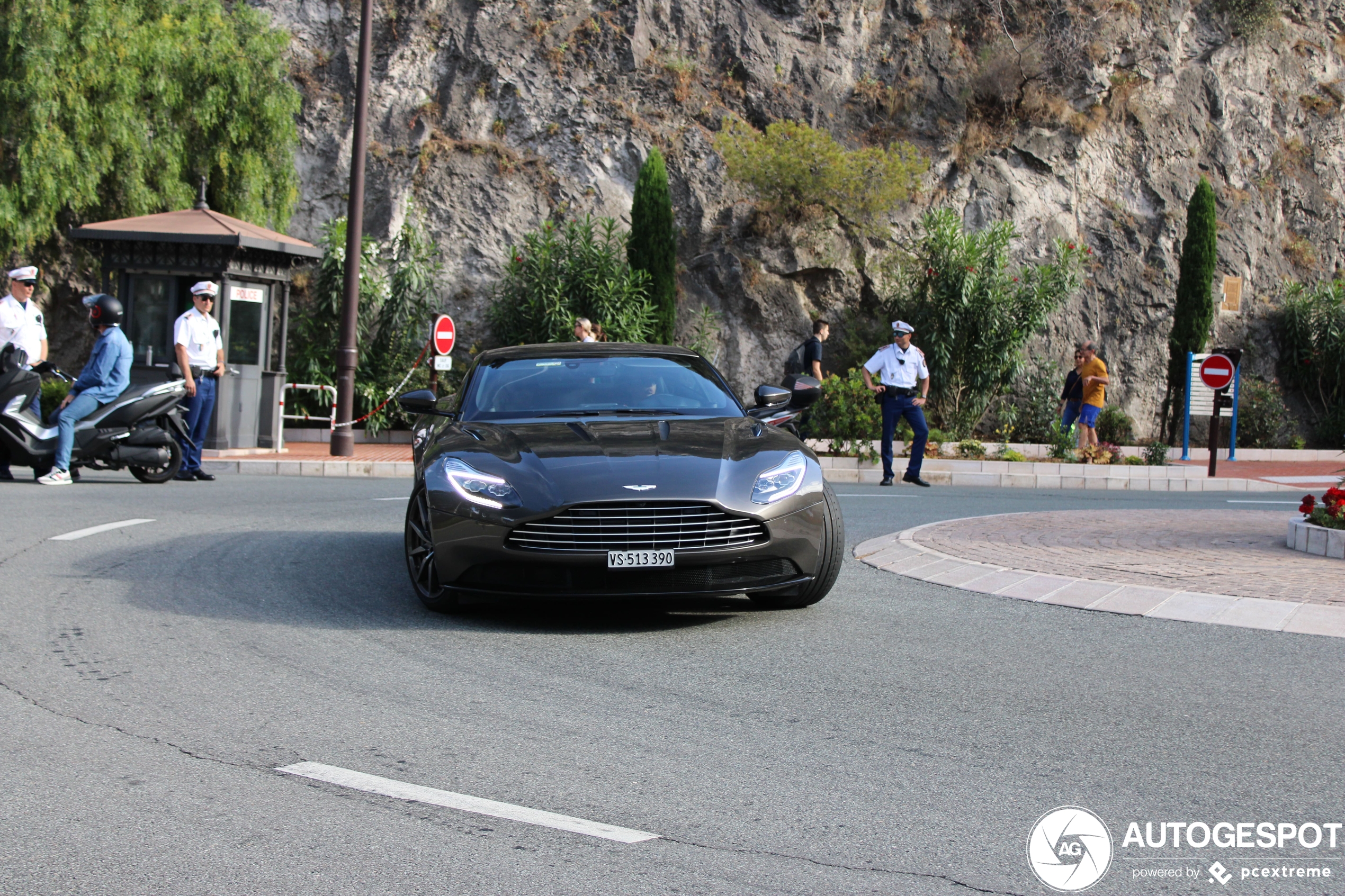 Aston Martin DB11