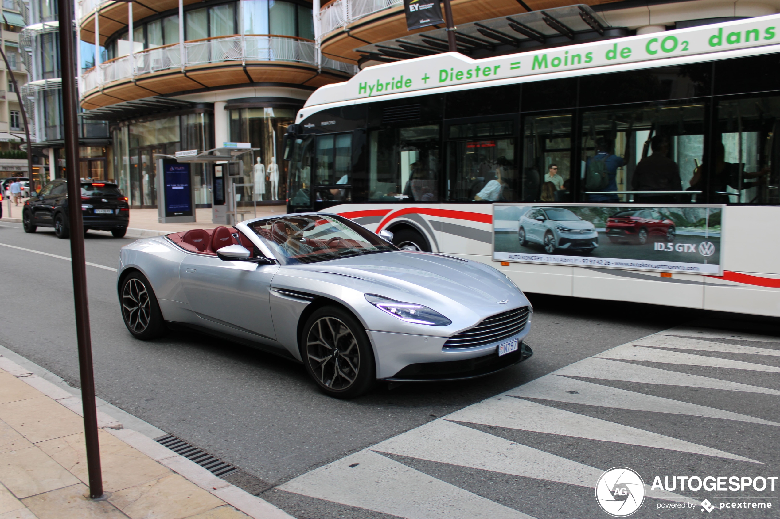 Aston Martin DB11 V8 Volante