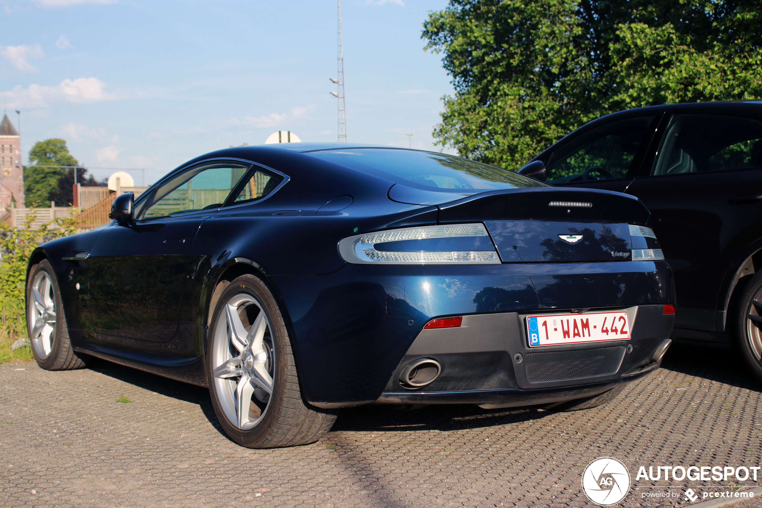 Aston Martin V8 Vantage 2012