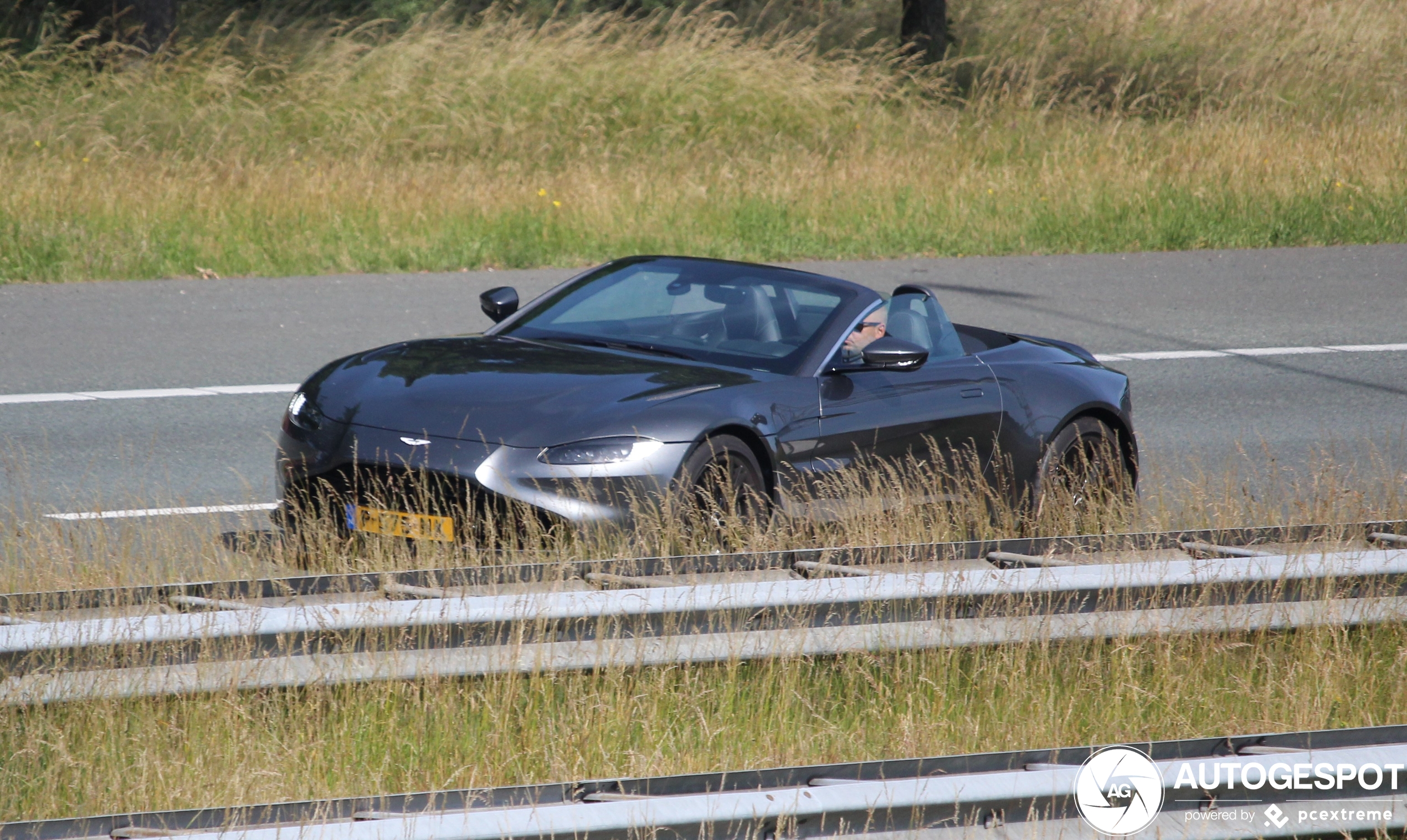 Aston Martin V8 Vantage Roadster 2020