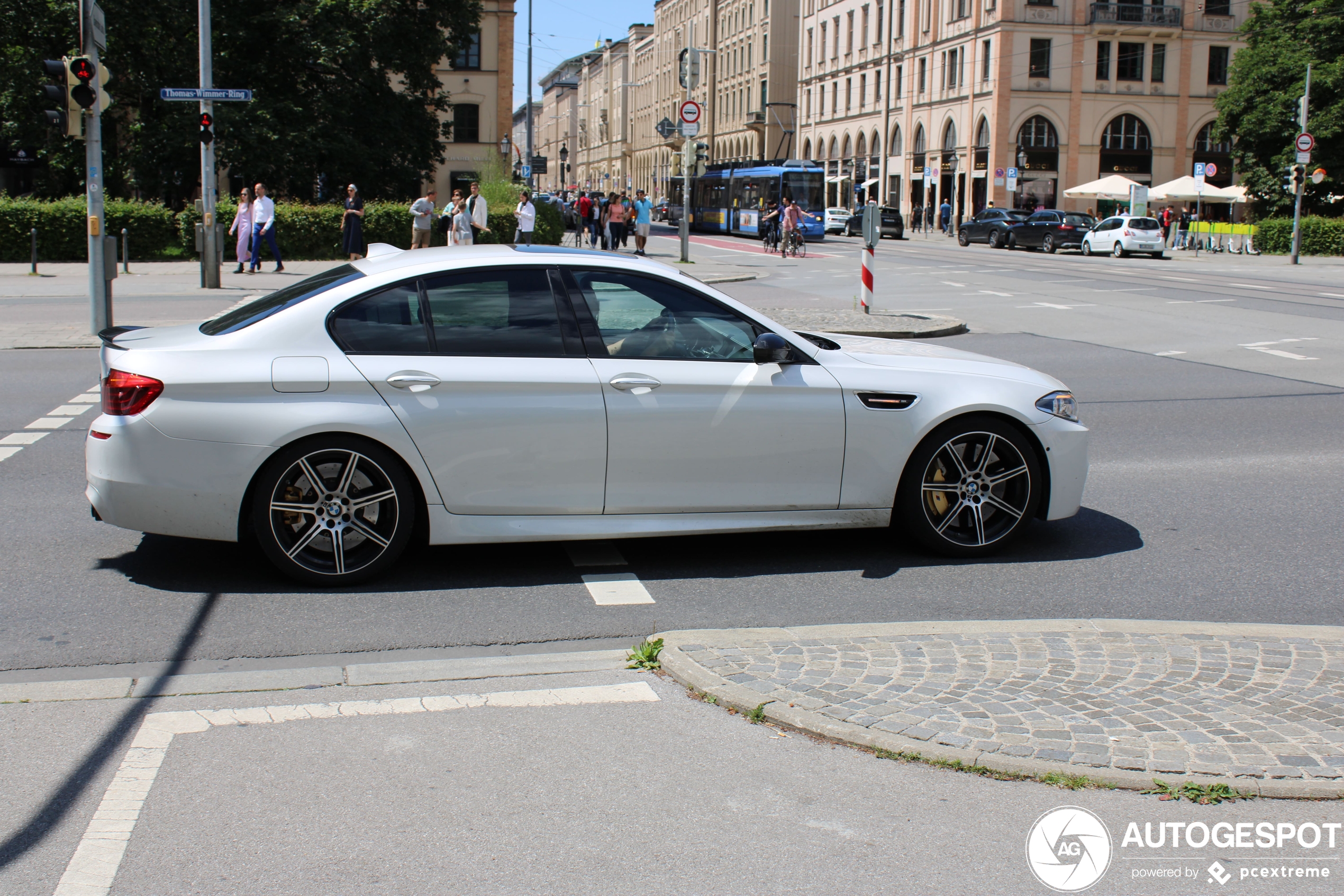 BMW M5 F10 2011