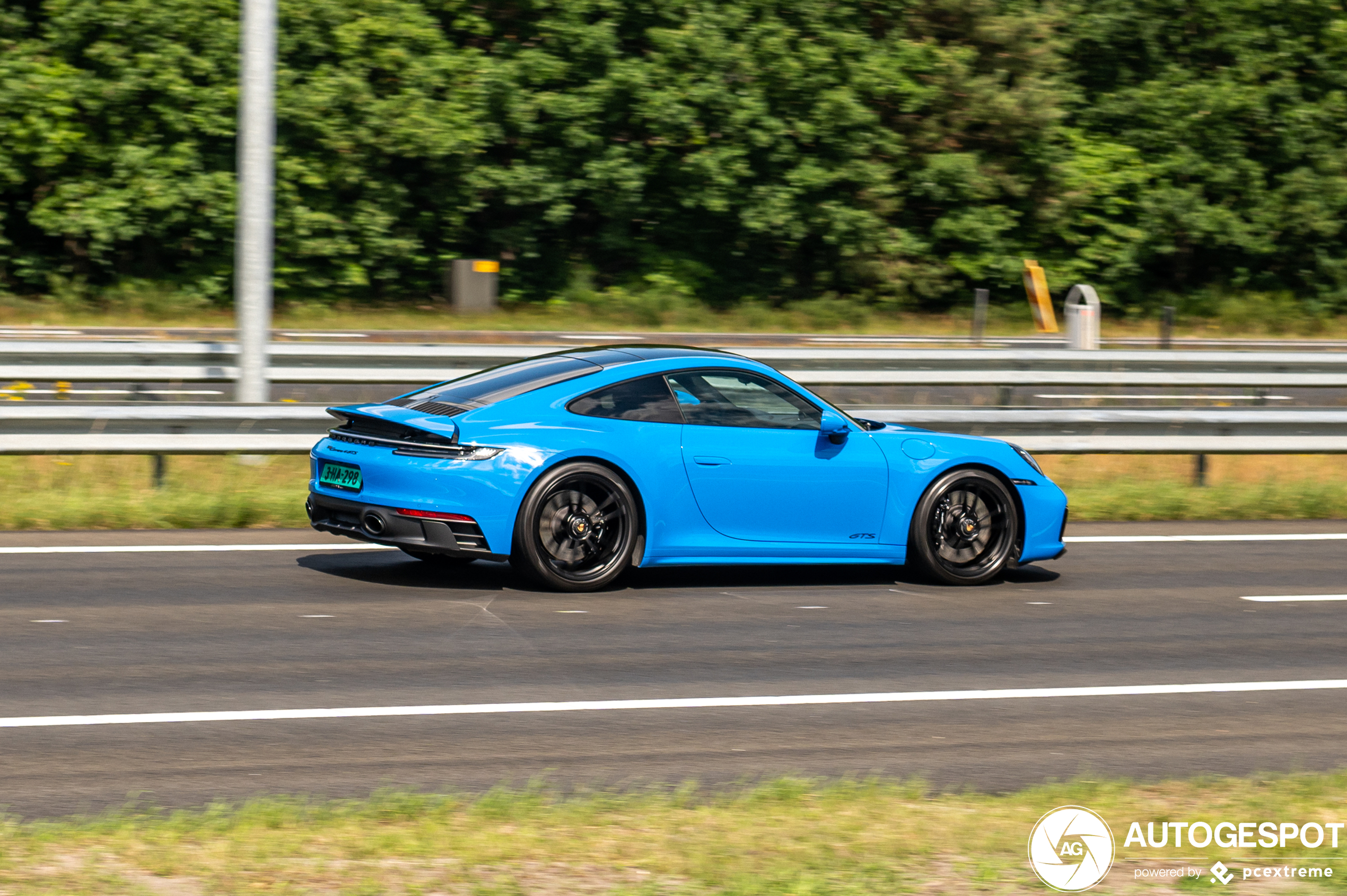 Porsche 992 Carrera 4 GTS