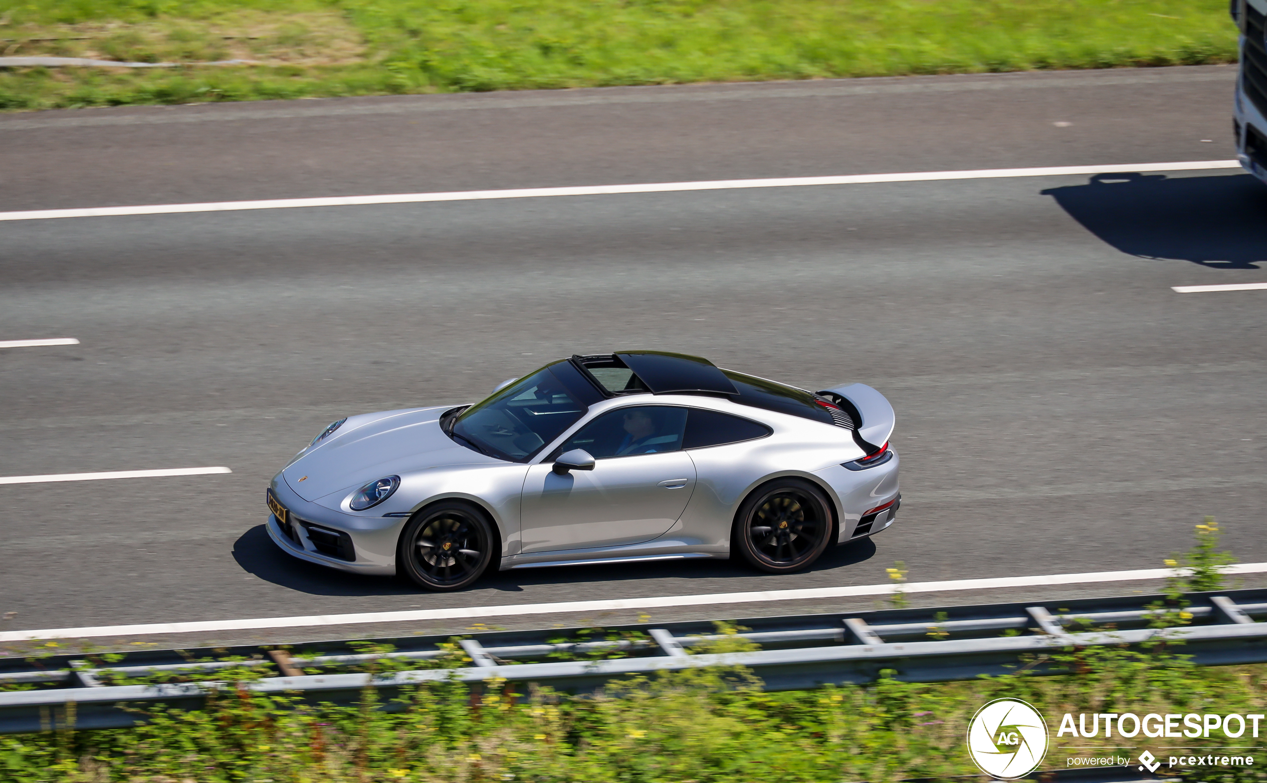 Porsche 992 Carrera 4S