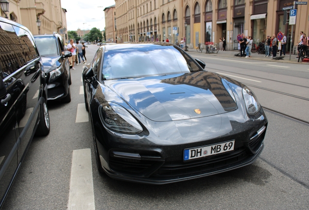 Porsche 971 Panamera Turbo