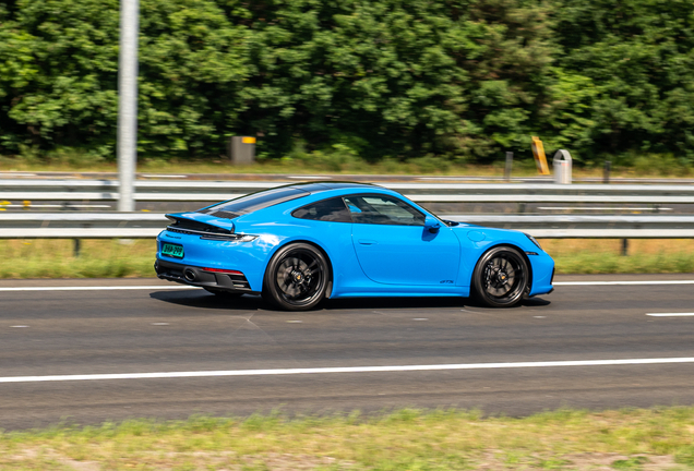 Porsche 992 Carrera 4 GTS