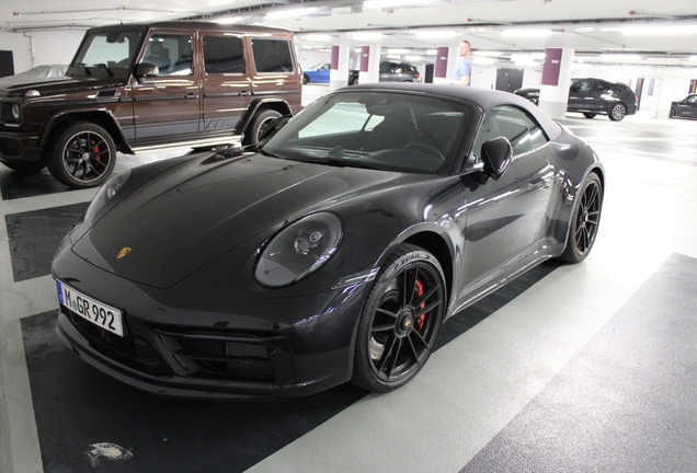 Porsche 992 Carrera 4 GTS Cabriolet