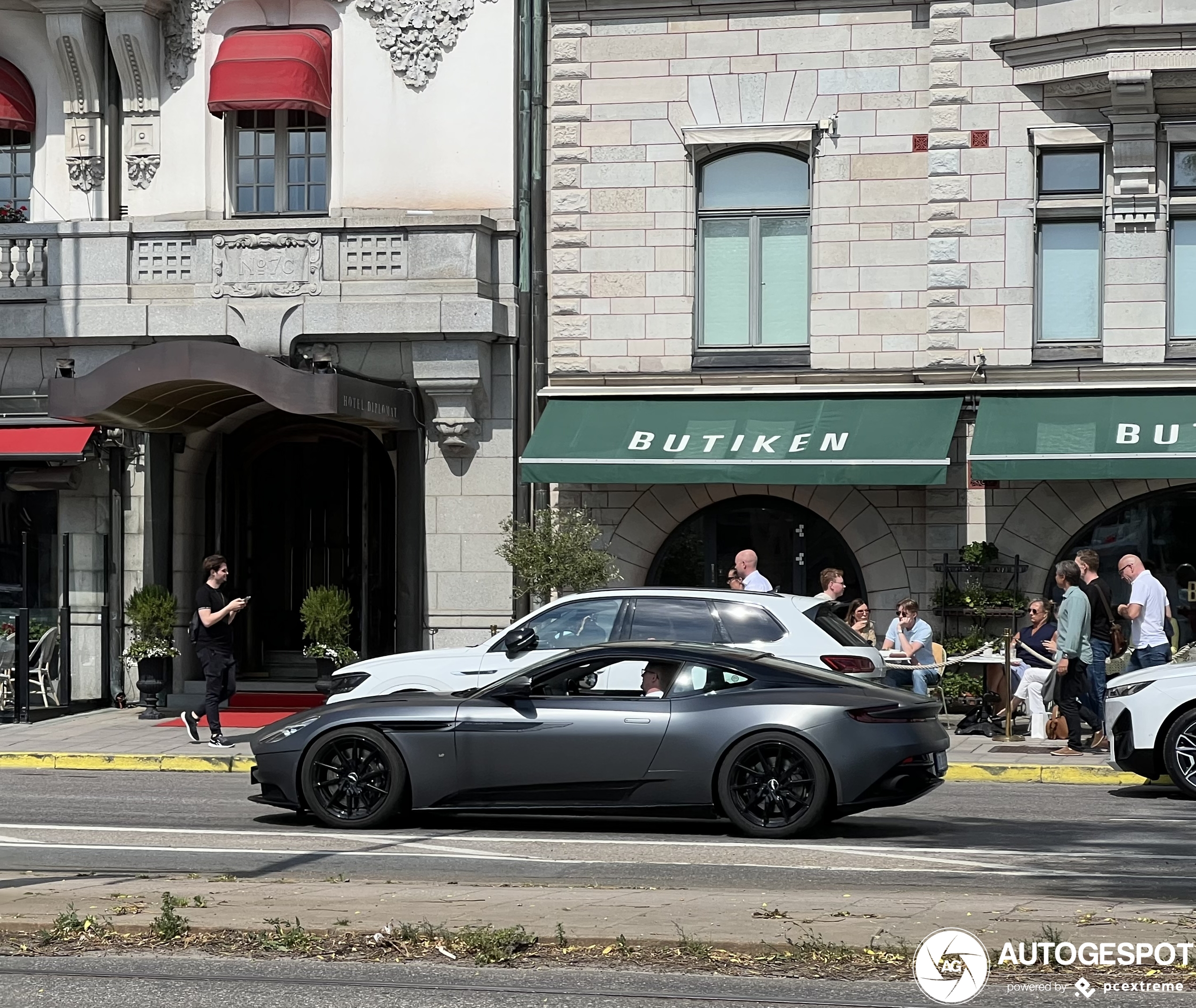 Aston Martin DB11