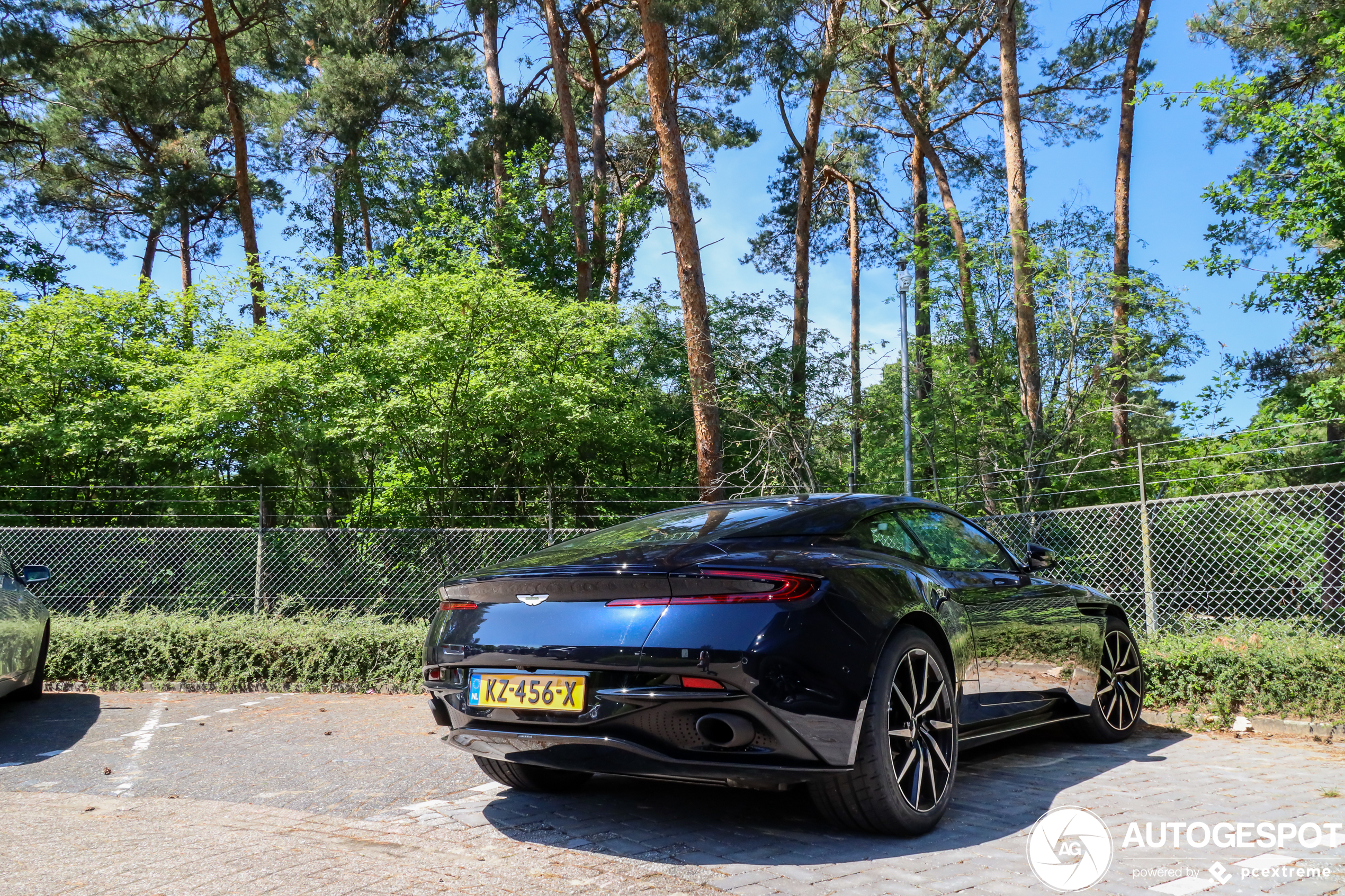 Aston Martin DB11