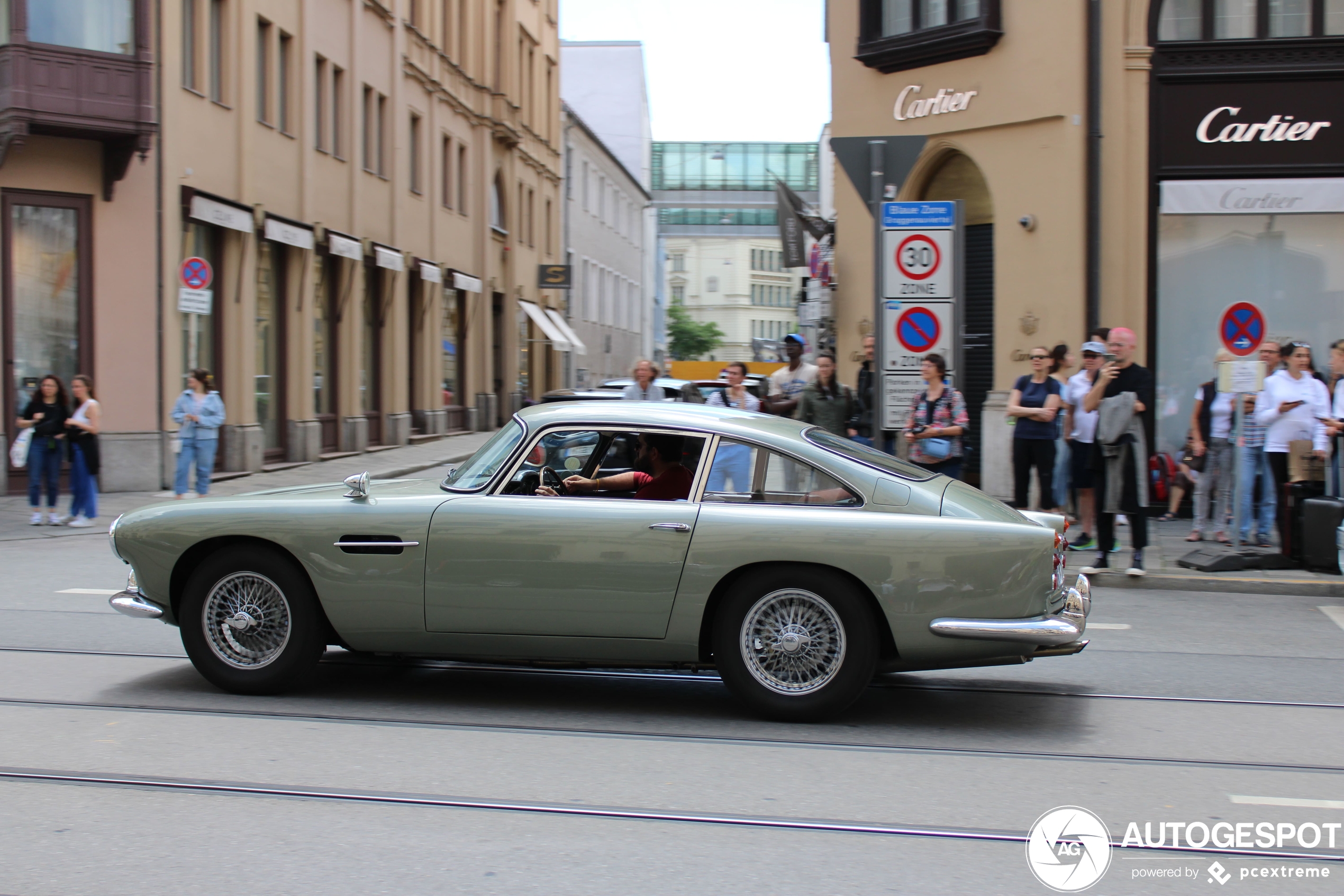 Aston Martin DB4