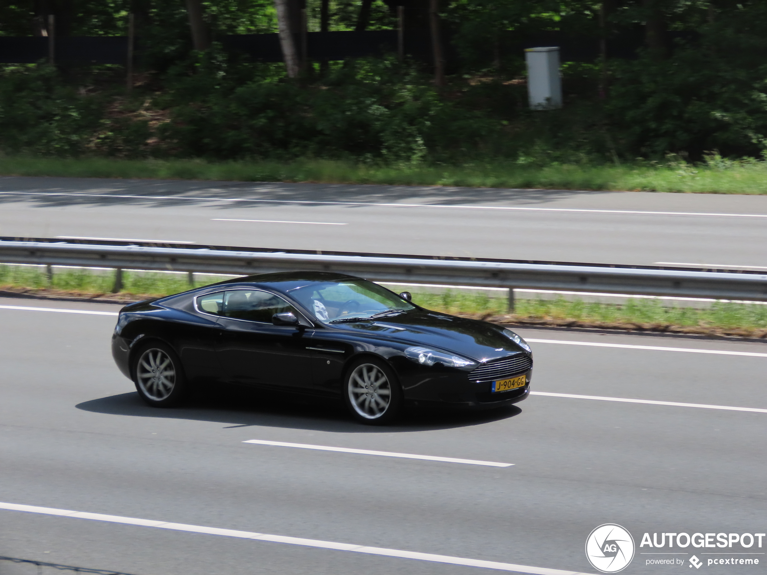 Aston Martin DB9