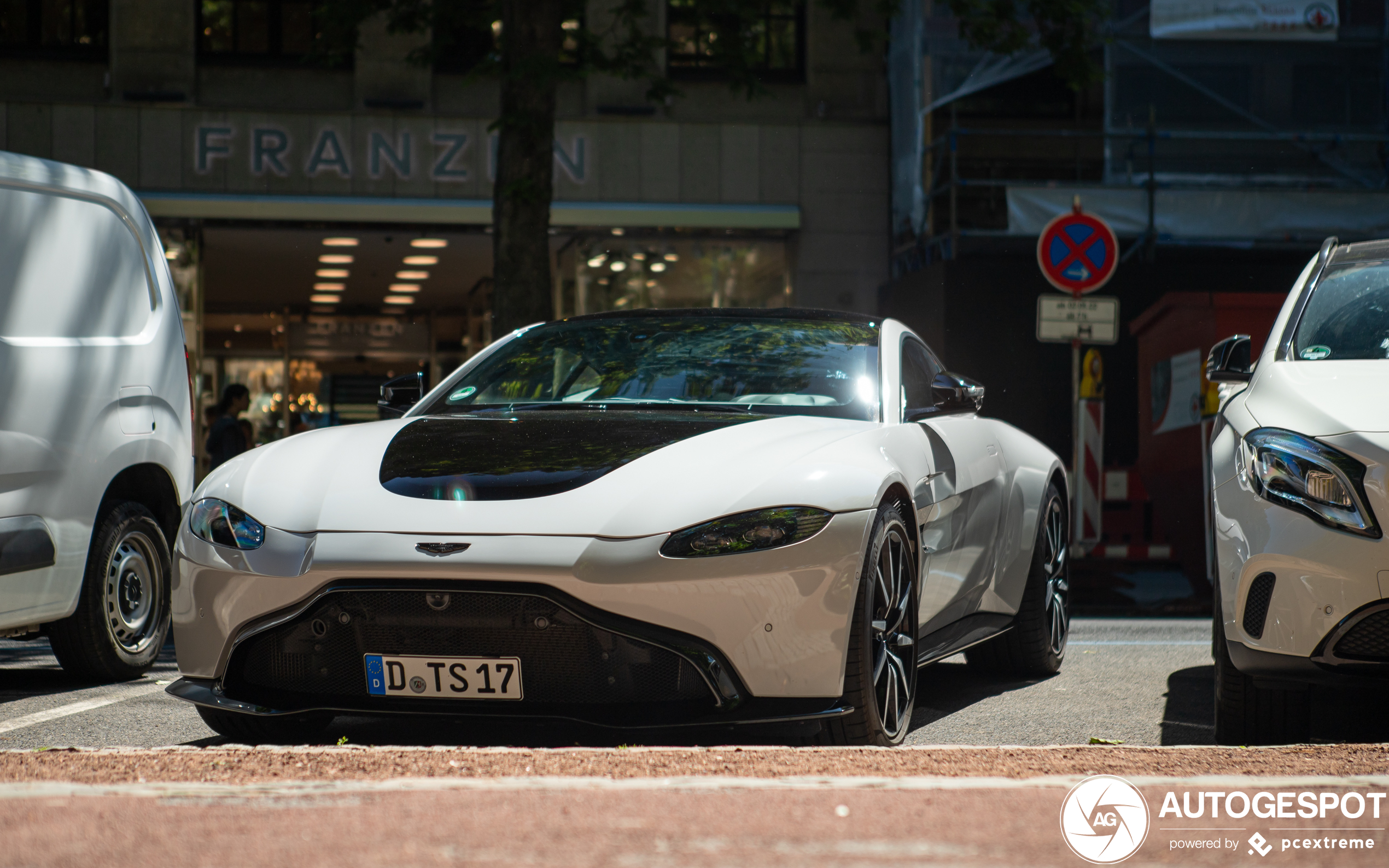 Aston Martin V8 Vantage 2018